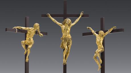 Christus am Kreuz fristete sein Dasein bisher im Depot des Bayerischen Nationalmuseums, die beiden Schächer befanden sich in der Skulpturensammlung der Staatlichen Museen in Berlin. Alle drei stammen sie aus der Hand Georg Petels und sind nun im Bayerischen Nationalmuseum zu sehen.