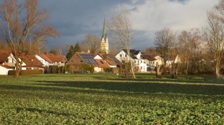 Ähnlich idyllisch wie diese Aufnahme des Ortsbilds war auch die Szenerie bei der diesjährigen Bürgerversammlung in Prittriching.