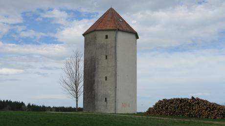 Der Wasserturm ist ein Wahrzeichen Lützelburgs, Ausflugsziel und Heimat für Vögel. 