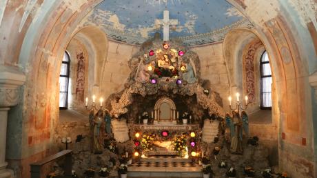 Das Heilige Grab in der Gruft der Stotzarder Kirche wird zu Ostern besonders geschmückt und kann ab Gründonnerstag wieder besucht werden.