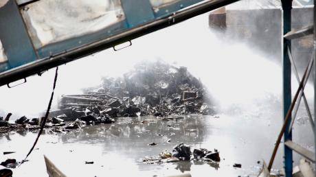 Bei einem Brand in  Wiedergeltingen entstand einer  Recyclingfirma ein hoher Schaden.