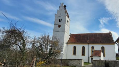 Die Fenster der Kirche St. Michael in Unterelchingen müssen saniert werden. Dafür erhält die Kirchenstiftung einen Zuschuss der Gemeinde.  