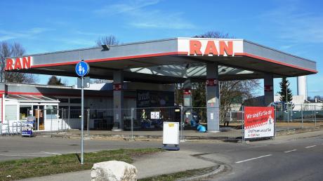 Wegen Umbauarbeiten wird an der Ran-Tankstelle im Norden von Vöhringen vorübergehend kein Sprit verkauft. 