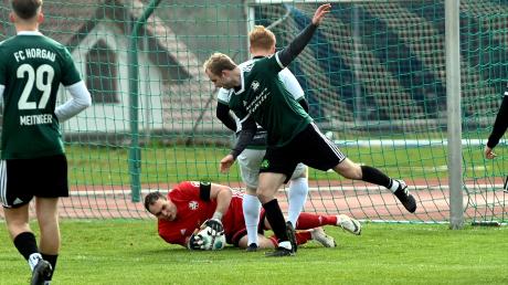 Torhüter Felix Häberl und Philipp Mayer vom FC Horgau konnten die 0:1-Heimniederlage gegen den FC Gundelfingen II nicht verhindern.