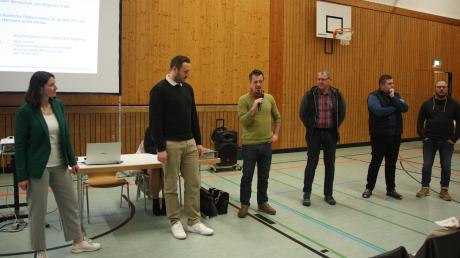 Die Projektleiterin Anna Schmid stellte in Großaitingen die Energieberater
Julian Fischer (von links) , Martin Svarc, Georg Bißle, Jonas Winninger und Florian Bock vor.