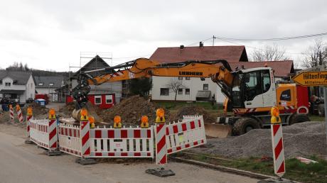In Scherstetten wird viel bewegt: für den sozialen Wohnbau am nördlichen Ortseingang starteten jetzt die Bauarbeiten mit der Verlegung des Regenwasserkanals.