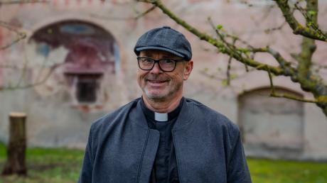 Franz Xaver Großmann arbeitete lange Jahre als Arzt, ehe er Theologie studierte. Jetzt wird der Pfarrer Priesterreferent in der Diözese Eichstätt.