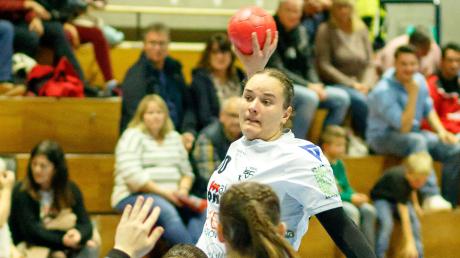 Ihre Würfe landen meistens im Netz des gegnerischen Tors: Alicia Staigmüller vom SC Vöhringen ist Top-Torschützin der Landesliga und jetzt auch „Sportstar des Monats“ im März. 