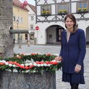 Birgit Baumann, in Krumbach zuständig für Wirtschaftsförderung und Tourismus, bezieht im historischen Rathaus ein neues Büro.
