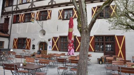 Die Burgschänke in Schloss Harburg ist nach längerer Pause seit dem 1. April wieder geöffnet.