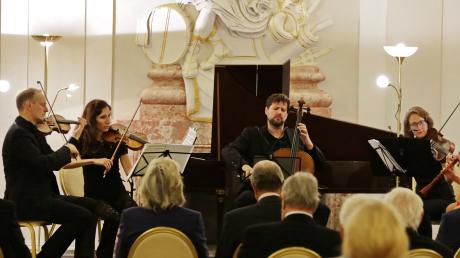 Das Lobkowitz-Quartett spielt im Fürstensaal auf Schloss Harburg im Rahmen der Rosetti-Festtage.
