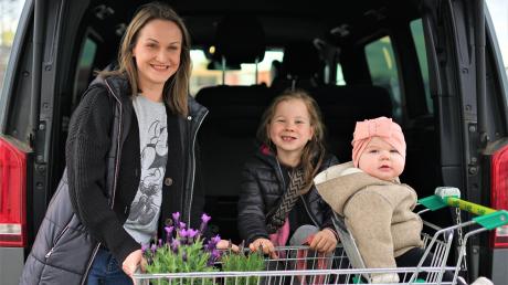 Die Finningerin Janine Stadler ist mit ihren Kindern losgezogen, um den Frühling in Form von Pflanzen nach Hause zu bringen.