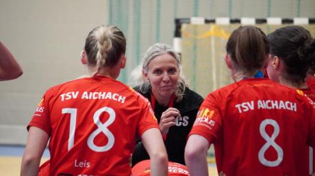 Christina Seidel (Mitte) bleibt Trainerin bei den Aichacher Frauen. Dafür hört Kollegin Olivia Meier auf.