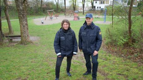 Brigitte Färber und Günther Sedlmeier sind zwei der sieben Mitglieder in der Sicherheitswacht, die seit Neustem auch in Penzing unterwegs ist.