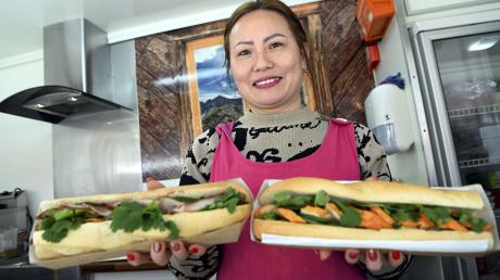 Elisabeth Nguyen ist auf der Dult dabei.  Sie verkauft ostasiatische Gerichte. 