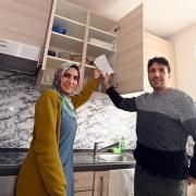 Zwölf Kuverts, 12.000 Euro: Das war der Fund von Semra und Murat Yaris in ihrer Küche, die sie über eine Internet-Kleinanzeige gekauft hatten - für 400 Euro.