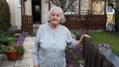 Die 88-jährige Anna Weber aus Friedberg ist fit: Sie backt und gärtnert selber.