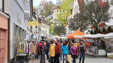 Am 14. April säumen zahlreiche Händler wieder die Straßen in der Innenstadt. Außerdem haben die Geschäfte am Nachmittag geöffnet. 