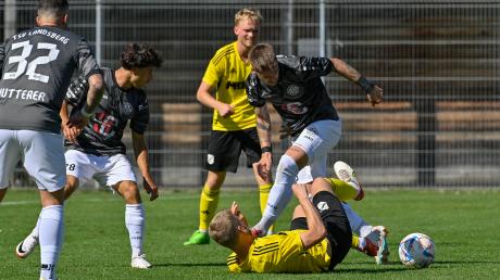 Das Heimspiel gegen Kirchanschöring gewann der TSV Landsberg (schwarze Trikots) mit 3:1. Im Rückspiel gab es eine bittere 0:1-Niederlage. 