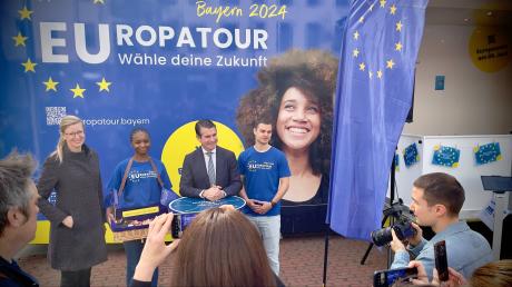 Minister Eric Beißwenger und OB Katrin Albsteiger betonen in Neu-Ulm die Bedeutung der kommenden Europawahl. 