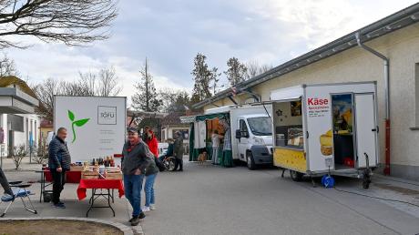 Die Händler und Produzenten, die den Wochenmarkt in Schondorf bestücken, veranstalten am Freitag ein Frühlingsfest.