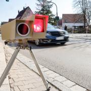 Einmal im Jahr kontrolliert die Polizei verstärkt die Geschwindigkeit auf Bayerns Straßen. Hier gibt es die Messstellen in unserer Region in der Übersicht. 