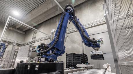 Kuka-Roboter kommen auch in einer dänischen Fabrik, in der Futtermittel aus Insekten hergestellt wird, zum Einsatz. 