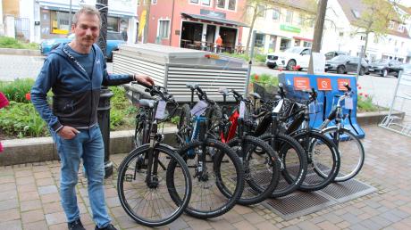 Werner Pfundmeir hat auch gebrauchte E-Bikes in seinem Fahrradladen in Friedberg.
