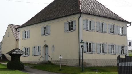 Der ehemalige Pfarrhof in Kettershausen wird zum Rathaus umgebaut. Das Bild zeigt die Ansicht von Norden.