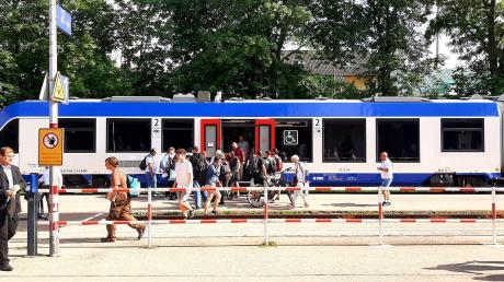 Am Friedberger Bahnhof müssen Fahrgäste von 12. bis 26. April in Busse nach Augsburg umsteigen. Grund ist eine Baustelle in Hochzoill. 