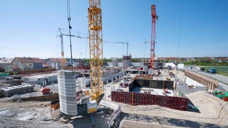 Auf der Baustelle Lechfeldwiesen V geht es voran. Anfang 2026 sollen die geförderten Wohnungen bezogen werden können.