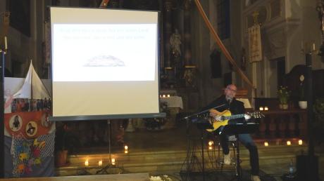 Den Titel "Land in Sicht?" trug das Konzert von Liedermacher Jörg Streng in der Obergriesbacher  Pfarrkirche.