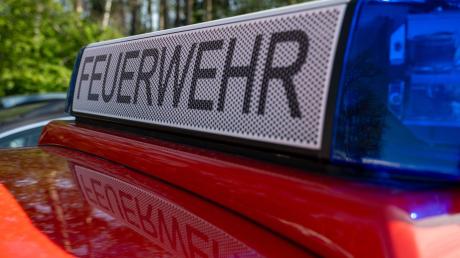 Die Feuerwehr musste am Sonntagvormittag einen zwischen Beuern und Greifenberg verunglückten Autofahrer aus dem Wrack seines Fahrzeugs befreien.