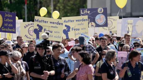 Teilnehmer des „Marsch fürs Leben“ am Samstag in München.