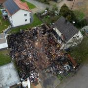 Nach dem Brand im Dinkelscherber Ortsteil Stadel wollen viele Menschen helfen. Mehr als 32.000 Euro an Spenden sind bereits zusammengekommen. 