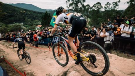 Mountainbikerin Leonie Daubermann hatte beim Weltcup-Rennen in Brasilien nach zwei Defekten keine Chance.
