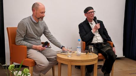 Bert te Wildt (links), der Leiter der Psychosomatischen Klinik in Dießen, und der Geigenbauer Martin Schleske  sprachen über Gott und die Welt.