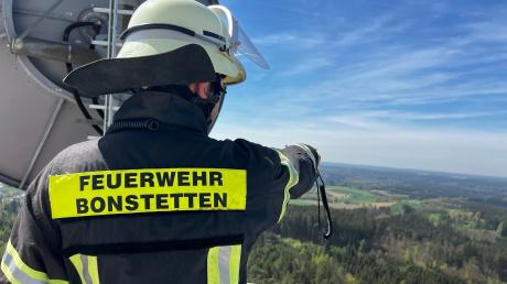 Ungewöhnlicher Einsatz für die Feuerwehr: Am Wochenende rückten Einsatzkräfte auf den Fernsehturm bei Bonstetten aus.