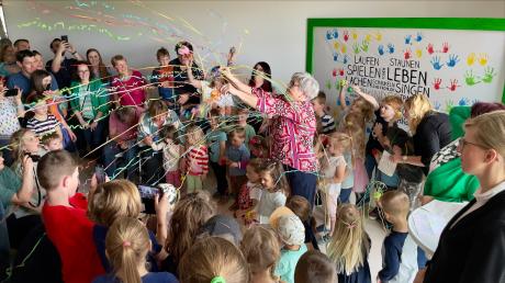 In Steinheim ist jetzt das neue Kinderhaus „Kunterbunt“ feierlich eröffnet worden. 