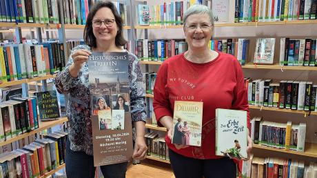Auf eine interessante Lesung freuen sich Büchereileiterin Christine Hieke (links) und ihre Stellvertreterin Frauke Niederhofer.