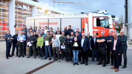 Dienstversammlung bei der Freiwilligen Feuerwehr Günzburg mit zahlreichen Ehrungen und Beförderungen.