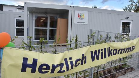 In Wemding ist jetzt das am Ludwigsgraben aus Wohncontainern konstruierte Ausweichquartier für die Kindergarten-Gruppen der Kita St. Marien in Betrieb.