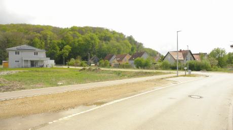 An dieser Kreuzung im Baugebiet Am Weberanger in Mühlhausen führt jene Straße vorbei, die manche Autofahrer als Durchgangsstraße nutzen: Sie führt von der Staatsstraße 2381 zum Anwaltinger Weg.