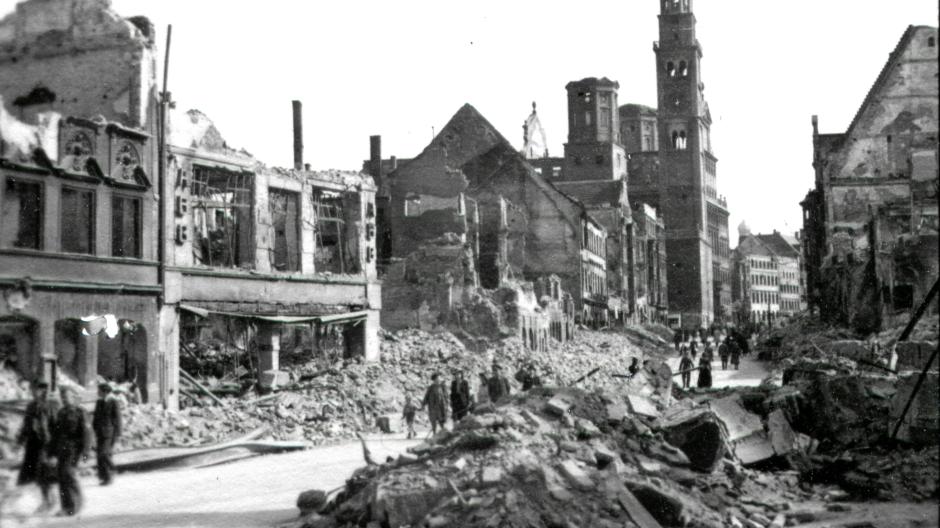 Die Karolinenstraße im April 1944.