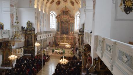 Ein Priester der Pfarreiengemeinschaft Dillingen (auf dem Foto die Basilika) muss nach der Anordnung des Generalvikars eine "geistliche Auszeit" nehmen. 