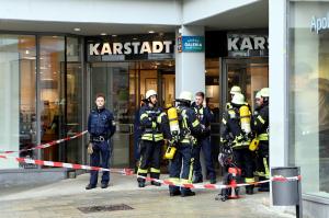 Unter anderem bei Karstadt in Augsburg hat es am Freitag gebrannt. In Geschäften in der Innenstadt gab es eine Brandserie.                                        