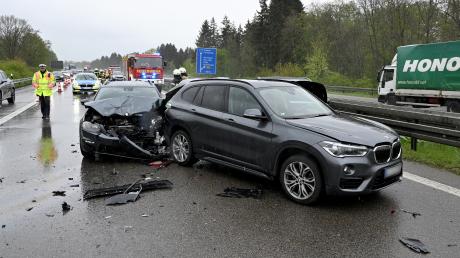 Auf der A7 bei Nersingen kam es zu zwei Auffahrunfällen mit insgesamt elf Verletzten.