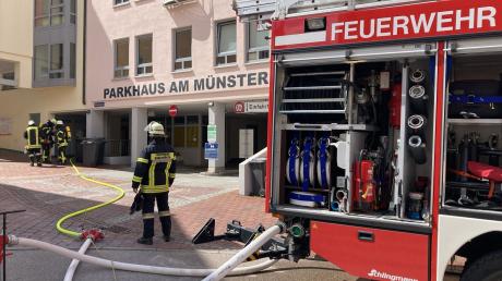 Das Parkhaus am Münster in Donauwörth ist aktuell wegen eines Brandes gesperrt.