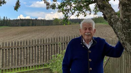 Ein Leben unterm weiß-blauen Himmel in Bayern: Der frühere Landtagsabgeordnete Reinhard Pachner wird 80 Jahre alt. Seinen Garten in Friedberg-Heimatshausen  pflegt er immer noch eigenhändig.
