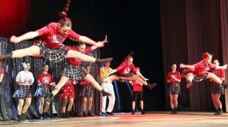 Alles was Schwaben an Fasching zu bieten hat: ausgefeilte Choreografie bei der Teens4Motion-Show der Laudonia.  